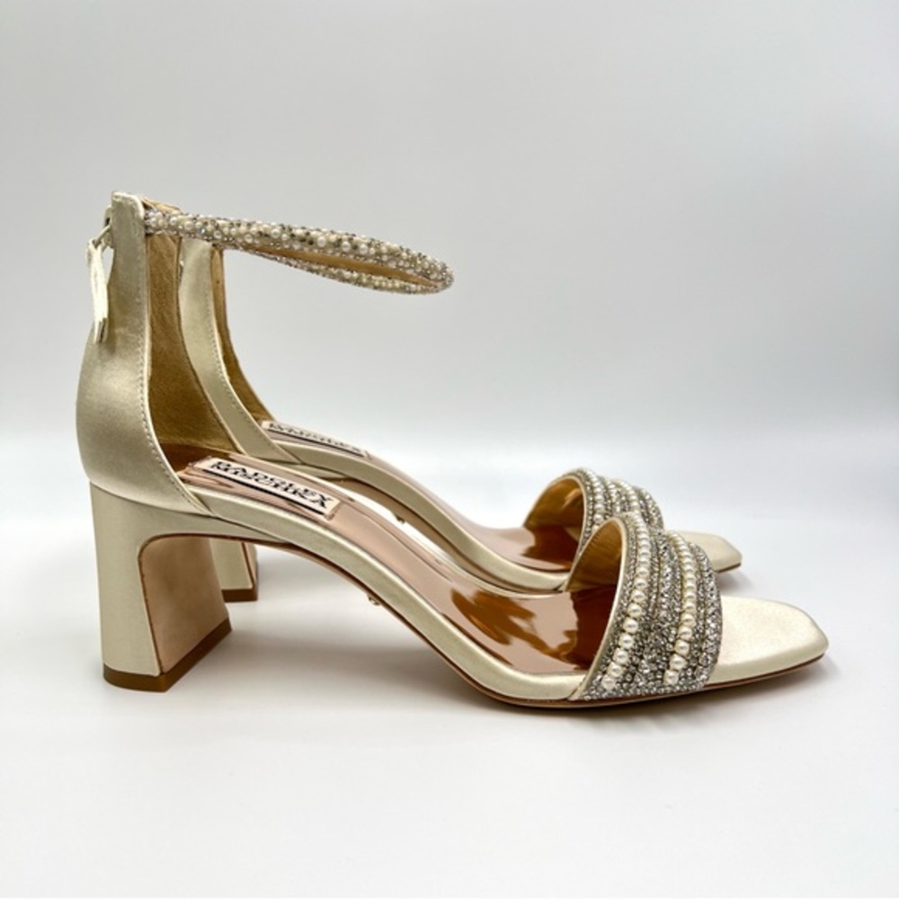 Badgley Mischka Size 7.5 Kameryn Ivory Satin Jeweled Dress Sandals Heels Shoes